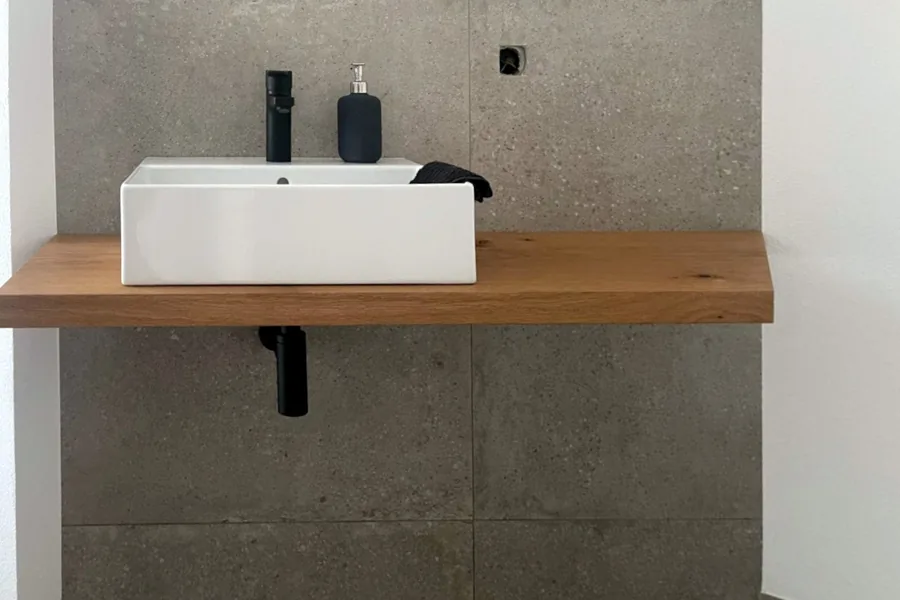 Waschtisch aus Massivholz mit Aufsatzbecken